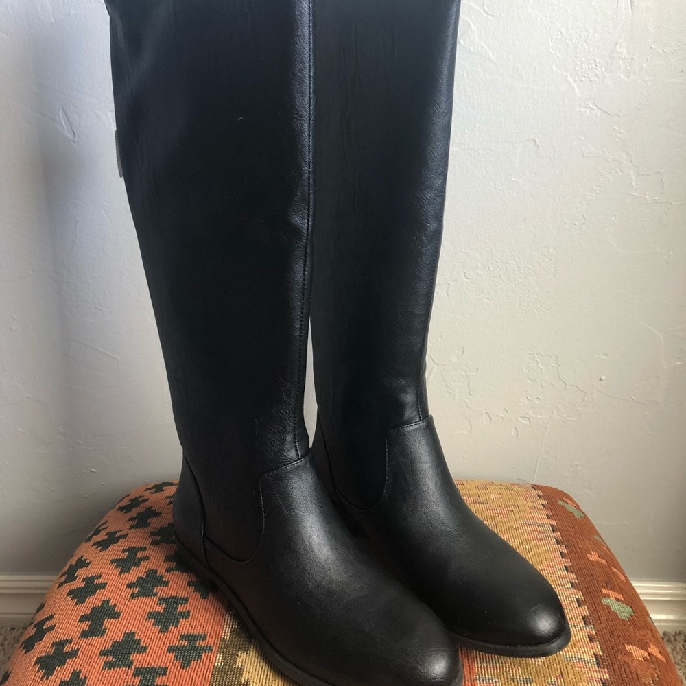 *NEW* Black Boots